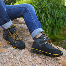 Cargar imagen en el visor de la galería, Hiking Shoes Men Outdoor Mountain Climbing Sneaker.
