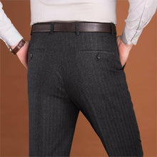Cargar imagen en el visor de la galería, High Waist Wool Men Pants Classic Straight Loose Pleated Black Suit Pant For Men Formal Trousers Men Size 42 44.
