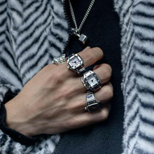 Cargar imagen en el visor de la galería, Ring Watch Creativity Punk Hip-hop Couples Ring Watch for Women Men Trendy Personality Metal Mini Watchs Rings Jewelry Gift.
